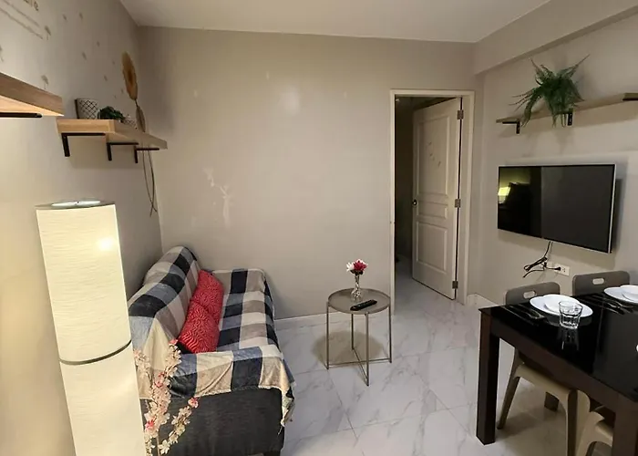 1br With Balcony Near Moa,parqal,solaire Manila